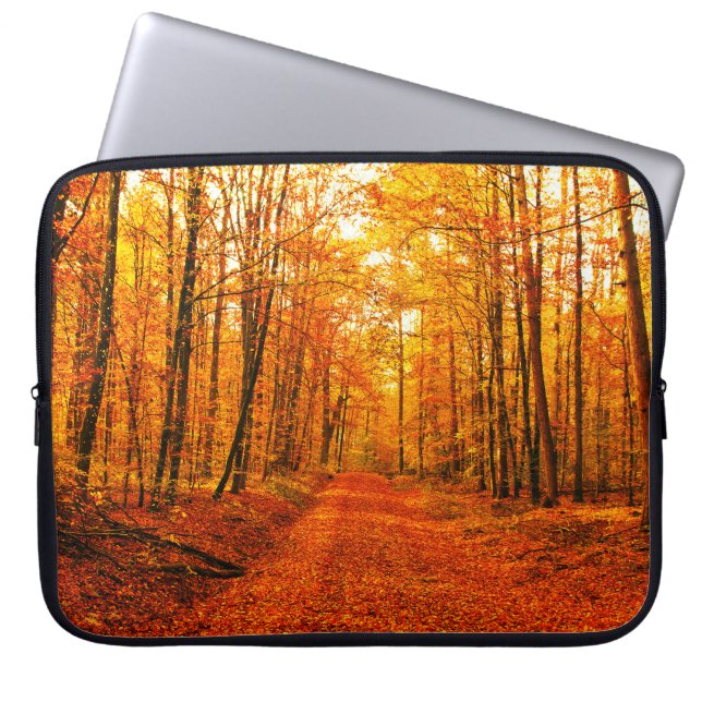Malerische Landschaft des Herbstes Laptopschutzhülle (Vorderseite)