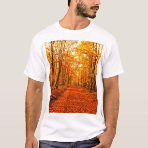 Malerische Landschaft des Herbstes T-Shirt
