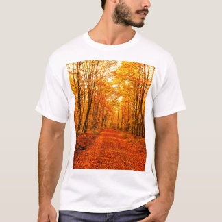 Malerische Landschaft des Herbstes T-Shirt