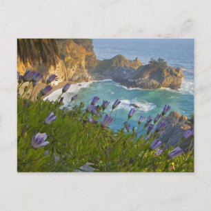 Malerische McWay Falls stürzt auf den Strand und Postkarte