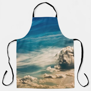 Malerischer Himmel. Schöner dramatischer Himmel mi Schürze