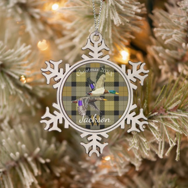 Mallard-Enten auf Kariert Schneeflocken Zinn-Ornament (Baum)