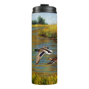 Mallard Enten fliegen über Teich Thermosbecher
