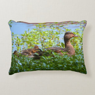 Mallard und Ducklings Swimming by Shirley Taylor Zierkissen