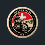 Maloja Pass | Schweiz | Motorrad Button<br><div class="desc">Maloja Pass in einem Vintagen,  bedrückten Stil Emblem gemacht. Es ist ein berühmter Hochgebirgspass,  der in der Schweiz gefunden wurde.</div>