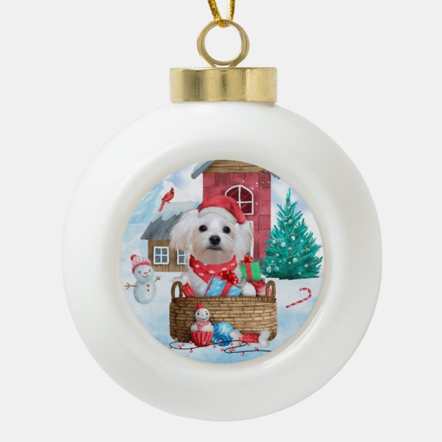 Malteser Hund im Schnee Weihnachtshaus Keramik Kugel-Ornament (Vorderseite)