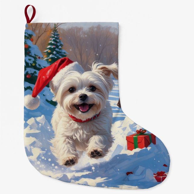 Malteser Hund läuft im Schnee mit Weihnachtshut Großer Weihnachtsstrumpf (Vorderseite)