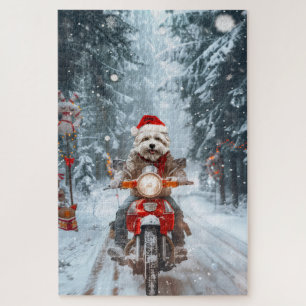 Malteserhund fährt Motorrad zu Weihnachten