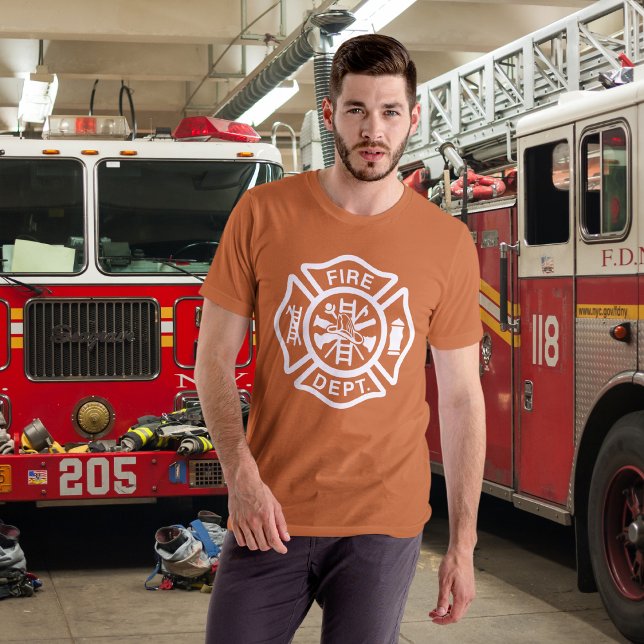 Maltesischer Kreuzfeuerwehrmann T-Shirt (Classic Fire Department Maltese Cross Firefighter T-Shirt)