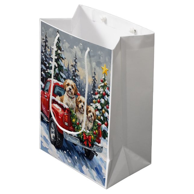 Malti-Tzu Christmas Red Truck Holiday Mittlere Geschenktüte (Vorderseite Schrägansicht)
