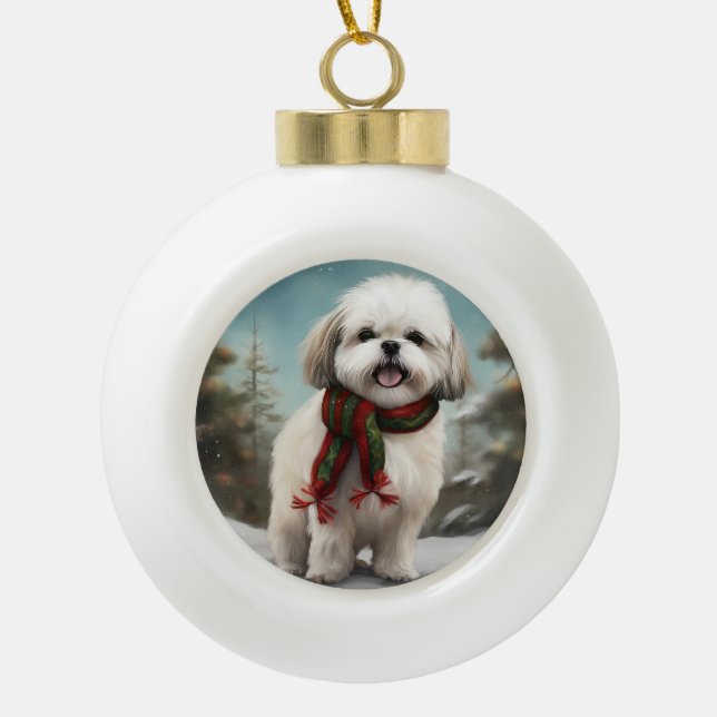 Malti Tzu Dog im Schnee Weihnachten Keramik Kugel-Ornament (Vorderseite)