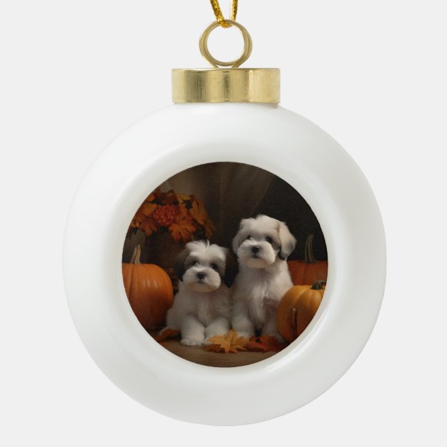 Malti tzu Welppy Autumn Delight Pumpkin Keramik Kugel-Ornament (Vorderseite)