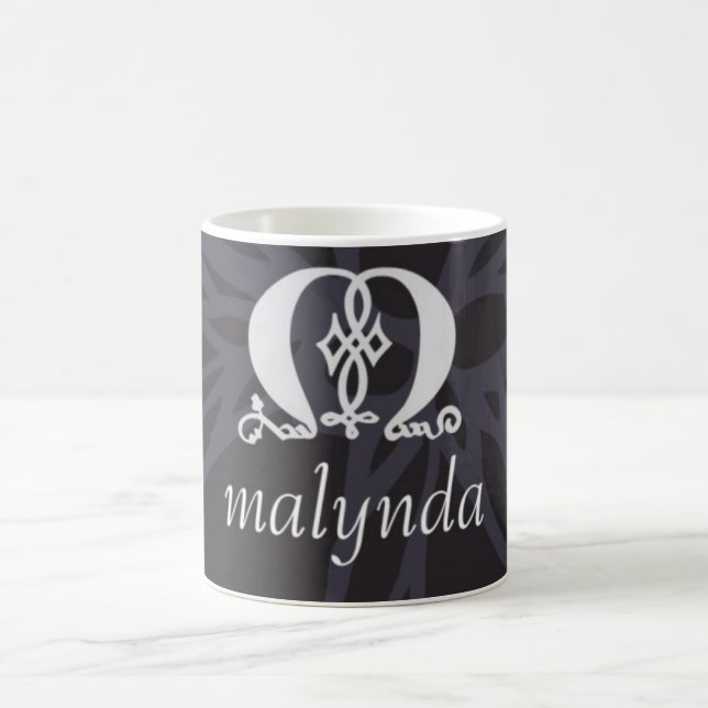 Malynda Hale Logo-Tasse Kaffeetasse (Mittel)