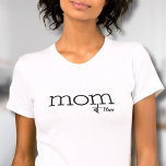 Mama als einfache Mutter T-Shirt<br><div class="desc">Einfache Mutter Personalisiert Shirt. Feiern Sie die Mutterschaft mit diesem minimalistischen Design mit dem Wort "Mutter" in Kleinbuchstaben Serif Schriftart über die Vorderseite für einen warmen und spielerischen Look. Unten rechts kann man ein personalisiertes "est. year" hinzufügen, um es für eine Mutter, eine neue Mutter, besonders zu machen, oder einfach...</div>