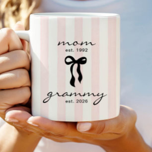 Mama an Oma Est Tasse mit Schleife