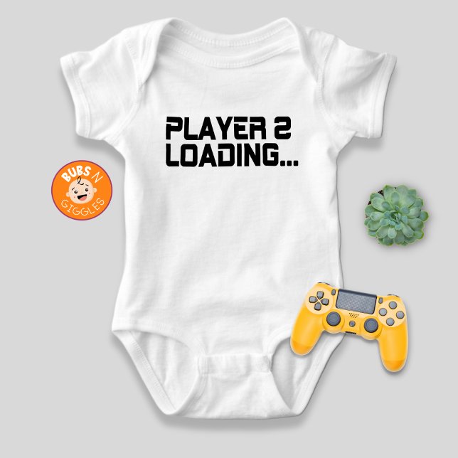 Mama-Ankündigung für Spieler 2 Lade-Gamer Baby Strampler (Von Creator hochgeladen)
