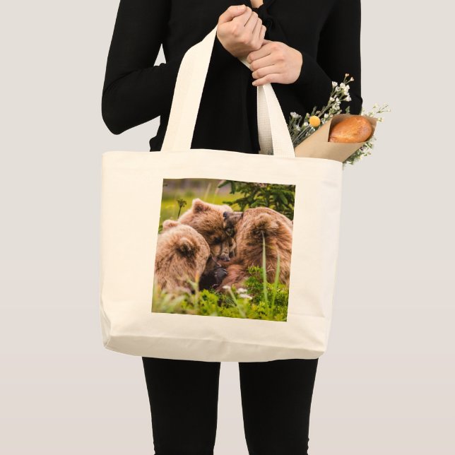 Mama Bären pflegen ihre zwei Jungen, Lake Clark Na Jumbo Stoffbeutel (Vorderseite (Produkt))