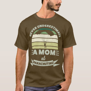 Mama bei Parachuting Funny Gifts Ehefrau T-Shirt