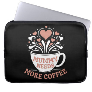 Mama braucht mehr Kaffee Mama Puns Müde Mama Desi Laptopschutzhülle