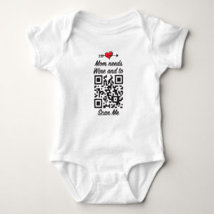 Mama braucht Wein und zu prüfen QR-Code Baby Strampler