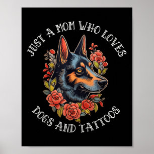 Mama der deutschen Hirten, die Hunde und Tattoos L Poster