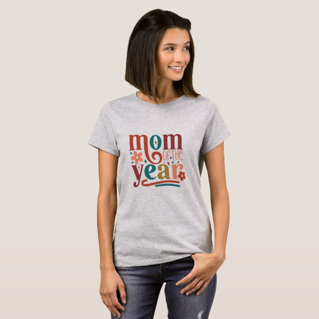 Mama des Jahres Retro Typografie T-Shirt (Vorne ganz)