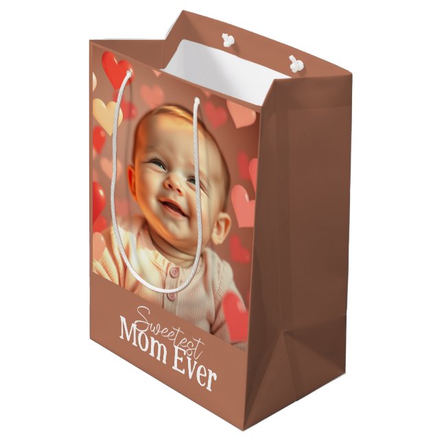 Mama-Geschenk Hinzufügen von Foto und Text Mittlere Geschenktüte (Rückseite Schrägansicht)