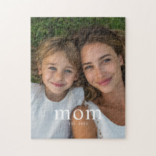 Mama hat modernes Minimalfoto eingerichtet