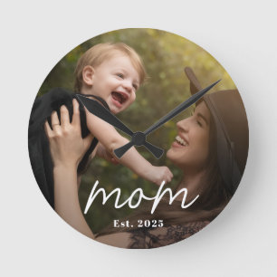 Mama hat modernes weißes Skript-Foto eingerichtet Runde Wanduhr