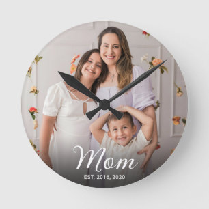Mama hat modernes weißes Skript-Foto eingerichtet  Runde Wanduhr