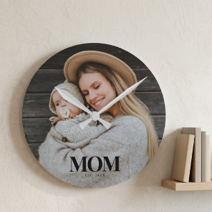 Mama hat Schwarze Typografie-Foto-Geschenk gegründ Runde Wanduhr