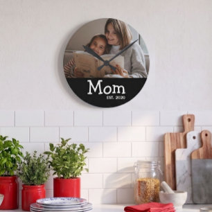 Mama hat sich etabliert Whimsical-Schrift Runde Wanduhr
