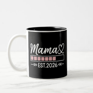 Mama ist. 2026 Schwangerschaftsankündigung Mutter  Zweifarbige Tasse