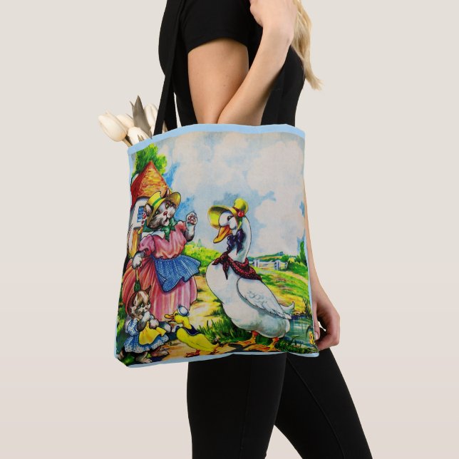 Mama Kitty Cat und Baby Kitty besuchen Enten aus d Tasche (Von Nahem)