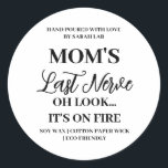 Mama letzte Nerve Funny Mama Aufkleber Candle Labe<br><div class="desc">Fügen Sie Ihren Geschenken eine Touch Spaß mit diesem unglaublich witzig Aufkleber "Mama Last Nerve" hinzu! Dieses witzige Design ist perfekt für das Kennzeichnen von Kerzen, Geschenkboxen oder Geschenken, und bringt jedem Mama ein Lächeln ins Gesicht. Egal, ob Sie ein Muttertagsgeschenk, eine Geburtstagskarte oder eine lustige Art gewollt haben, Mama-Leben-Kämpfe...</div>
