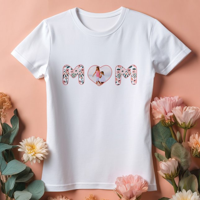 Mama Liebe Rosa und Blumenmuster Benutzerdefiniert T-Shirt (Mom Love Pink & Floral Pattern Custom Heart Photo T-Shirt)
