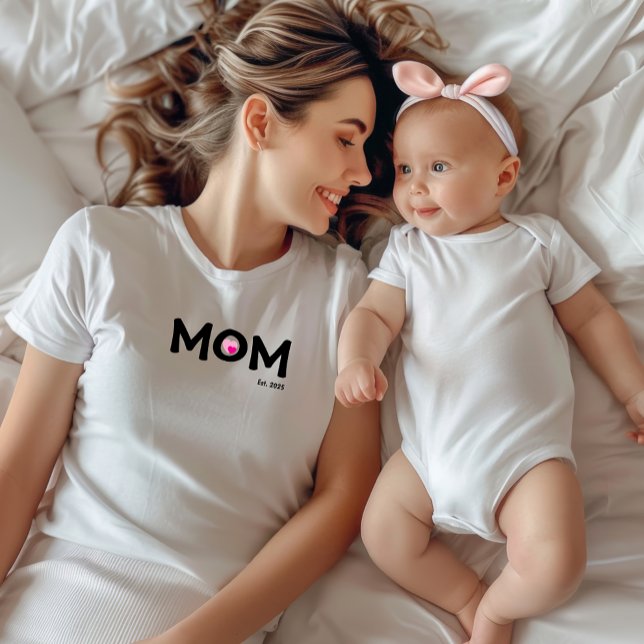 Mama mit schwarzem Text - T - Shirt mit doppeltem  (Von Creator hochgeladen)