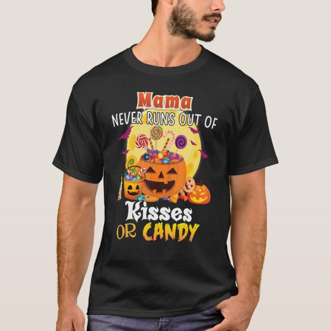 Mama rennt nie aus Küssen oder Candy Halloween P T-Shirt (Vorderseite)