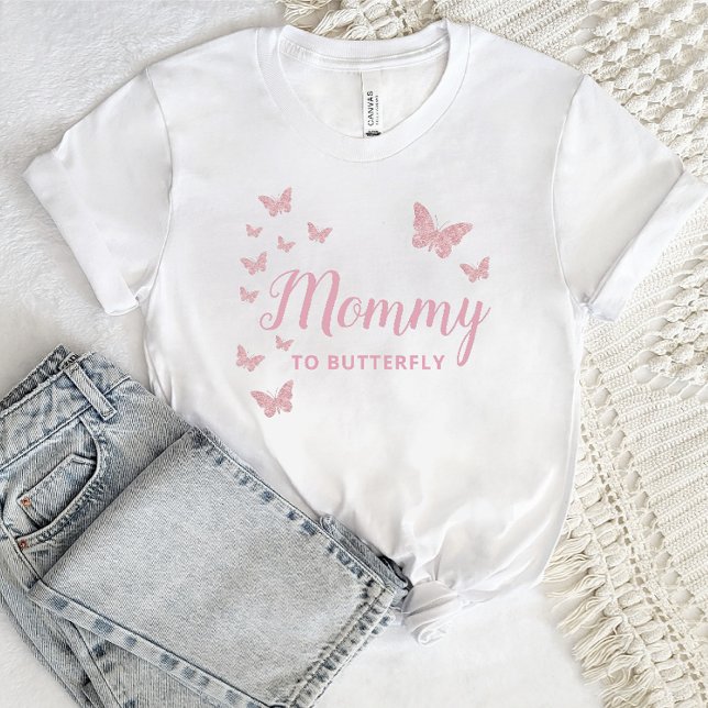 Mama to Be, Butterflies Babydusche Personalisiert T-Shirt (Von Creator hochgeladen)