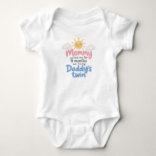 Mama trug mich 9 Monate lang Daddys Zwillingsbaby  Baby Strampler