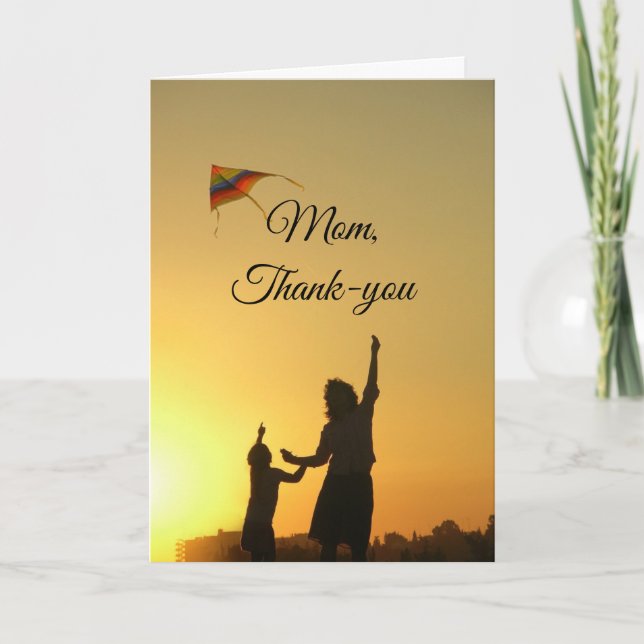 Mama und Kind mit Kitekarte Feiertagskarte (Vorderseite)