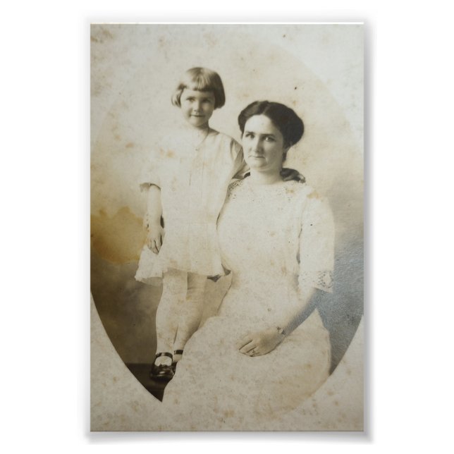 Mama und Tochter Oval Mask Foxed RPPC BW Foto Imag (Vorne)