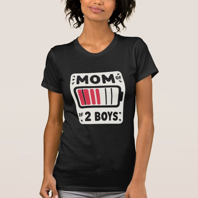 Mama von 2 Jungen, die auf leeren Müttern laufen T-Shirt (Vorderseite)