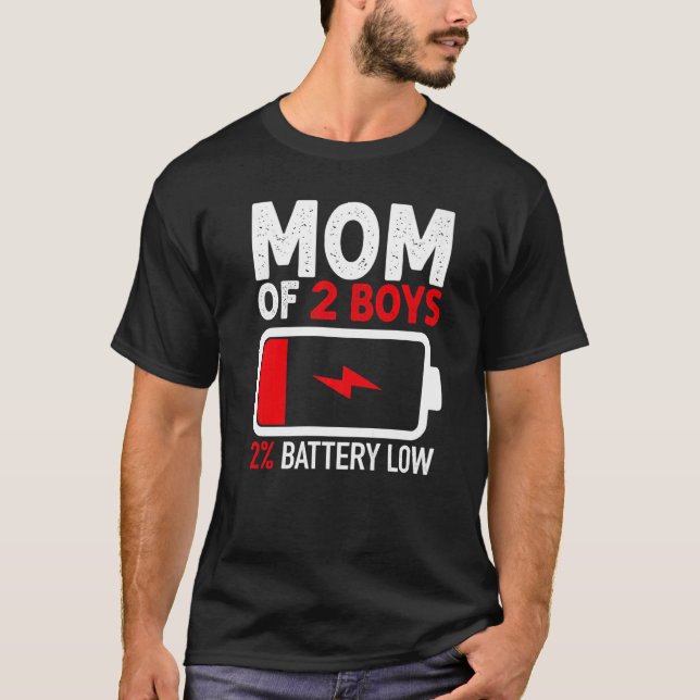 Mama von 2 Jungen mit niedrigem Akku von Son Mothe T-Shirt (Vorderseite)
