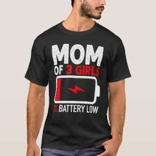 Mama von 3 Mädchen mit niedrigem Akku von Tochter- T-Shirt