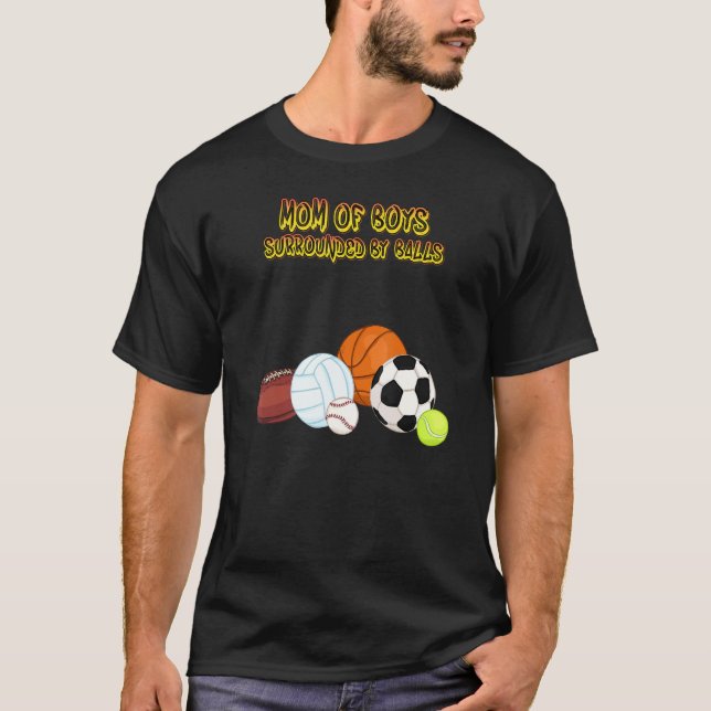 Mama von Boys, umgeben von Ballen T-Shirt (Vorderseite)