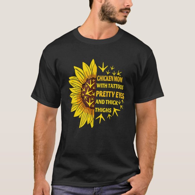 Mama von Hühnern mit Hübschen Augen Tattoos T-Shirt (Vorderseite)