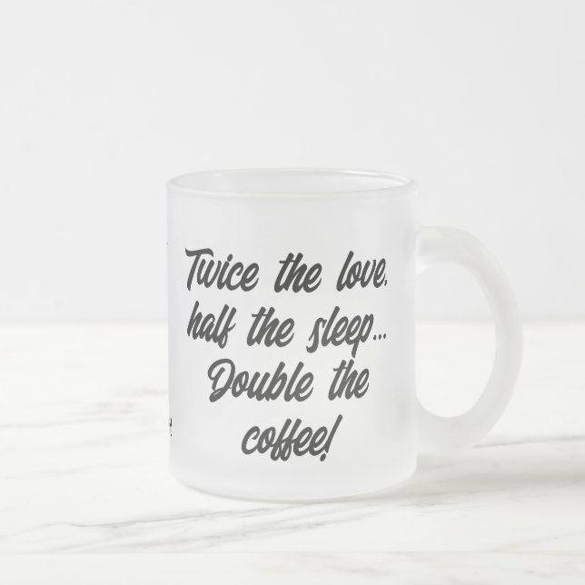 Mama von Twins Tasse, Junge Mutter Geschenk, 2 Mäd Mattglastasse (Rechts)