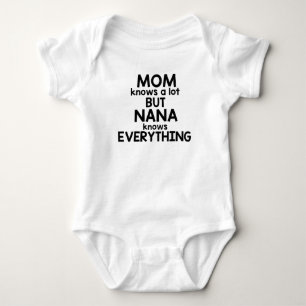 Mama weiß viel, aber Nana weiß alles Baby Strampler