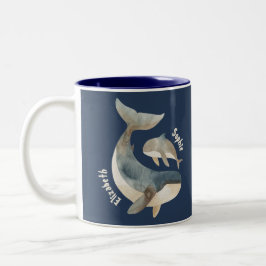 Mama Whale & Calf mit Name Navy Blue Mother's Day Zweifarbige Tasse